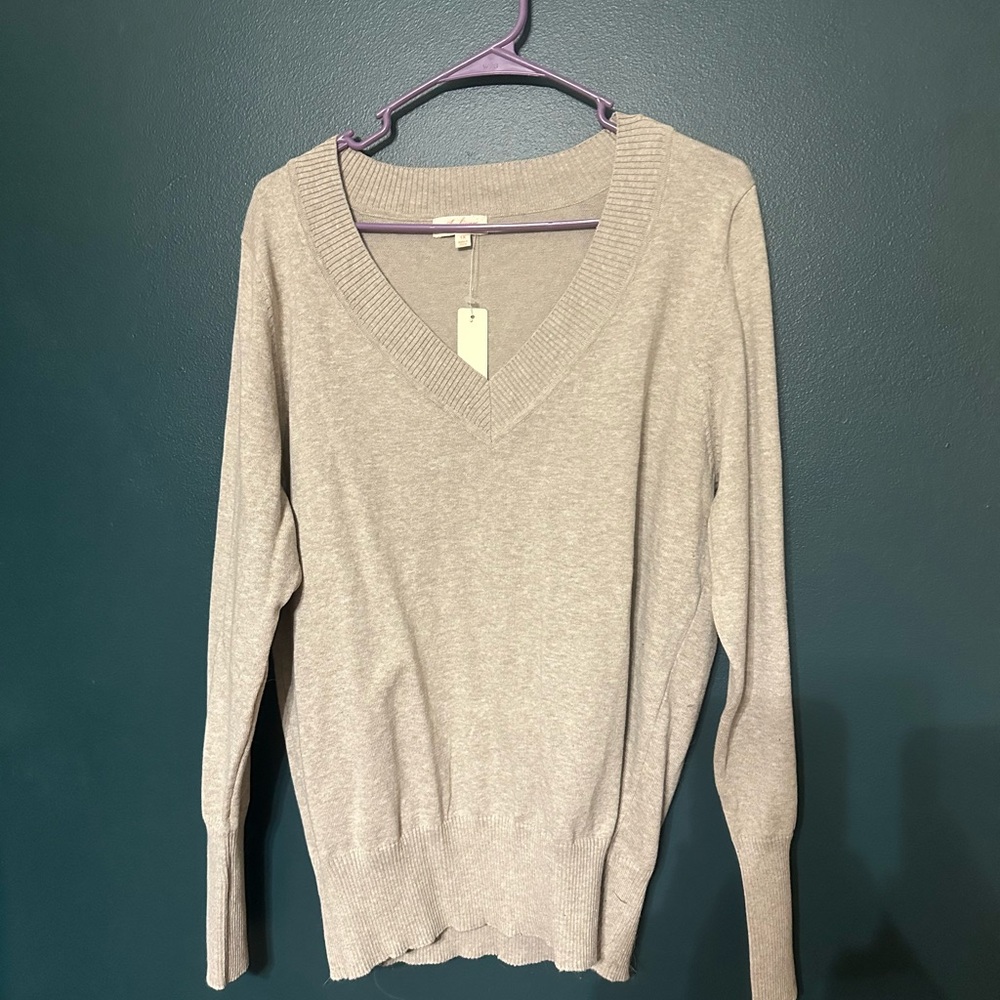 Women's V-Neck Sweater in Cream